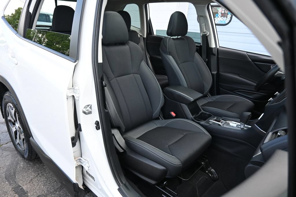 Used 2023 Subaru Forester Premium AWD/4WD image 25