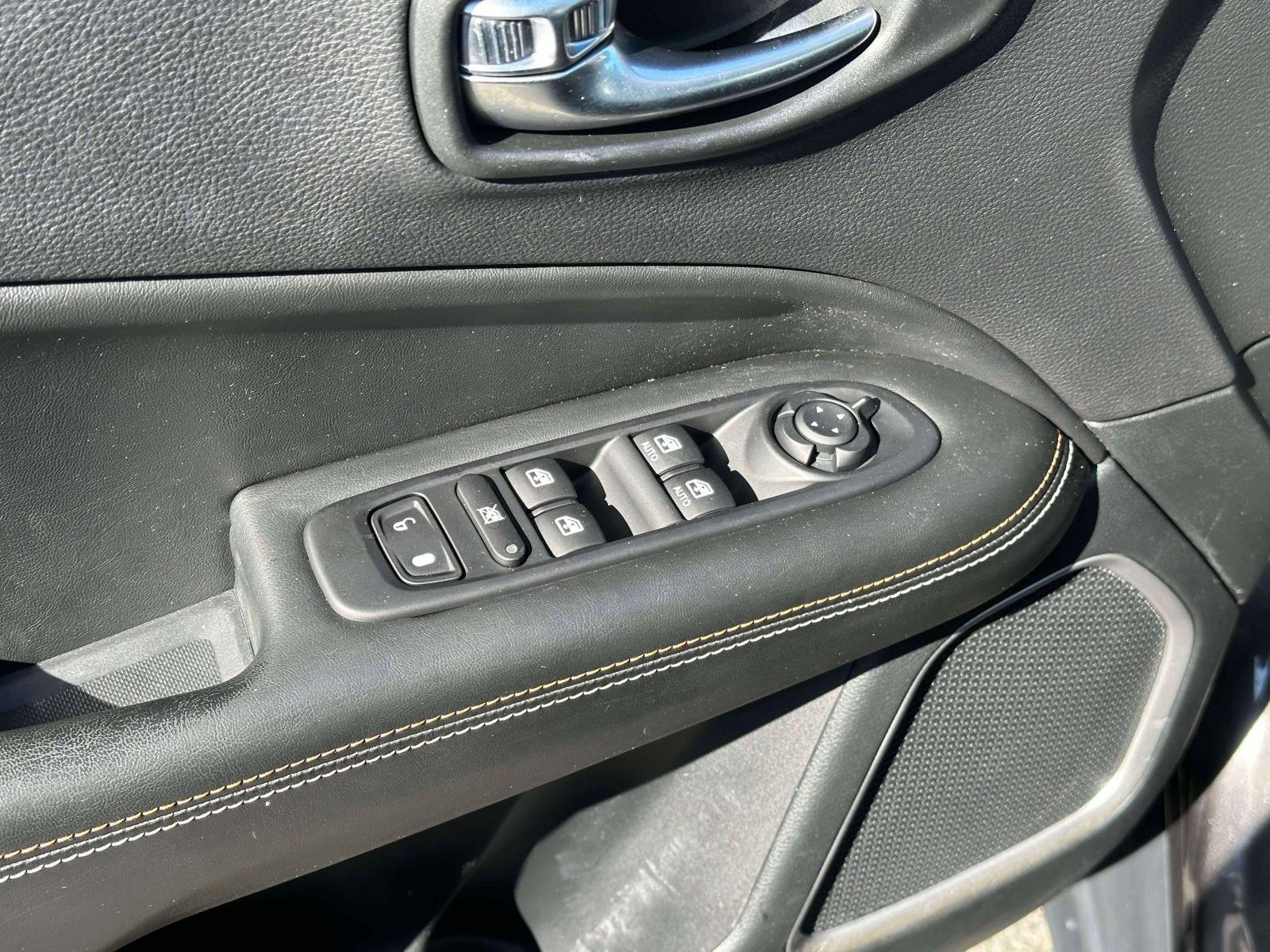 Used 2020 Jeep Compass Latitude w/ Cold Weather Group image 16