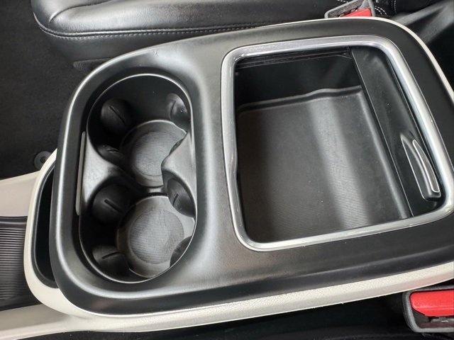 Used 2023 Chrysler Pacifica Touring-L image 42