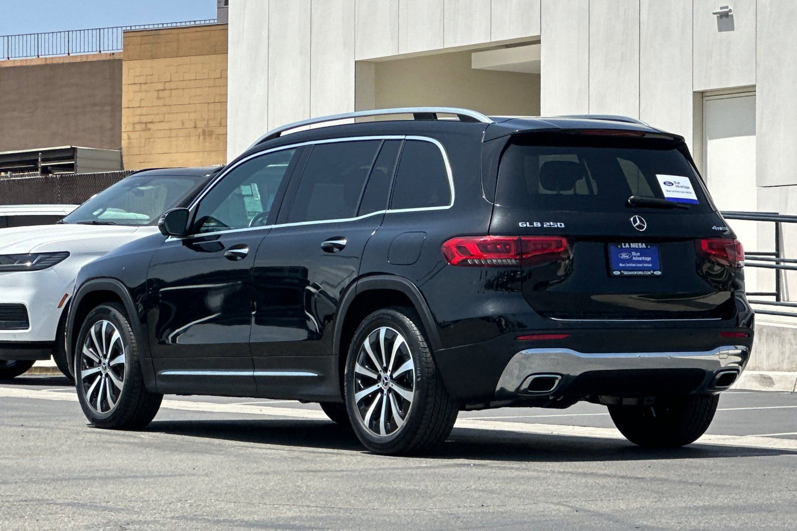 Used 2023 Mercedes-Benz GLB 250 4MATIC image 5