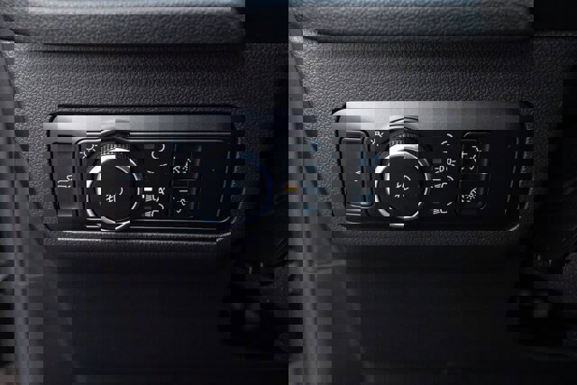 Certified 2025 Ford Escape ST-Line Elite w/ Premium Technology Package image 15