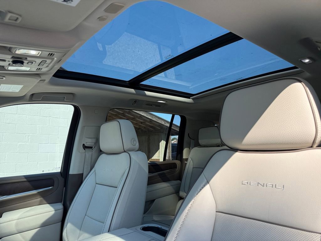 Used 2021 GMC Yukon XL Denali w/ Advanced Technology Package image 21