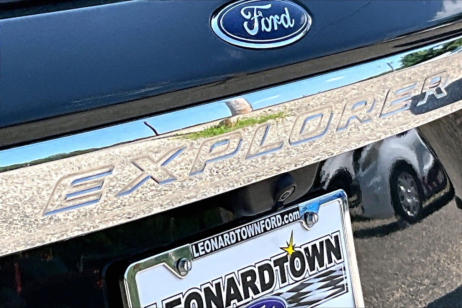 Certified 2022 Ford Explorer Limited w/ Equipment Group 301A AWD/4WD image 31