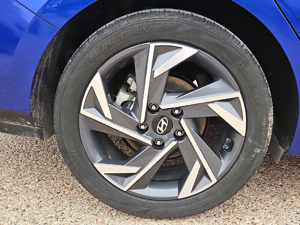 Used 2025 Hyundai Elantra SEL FWD image 13