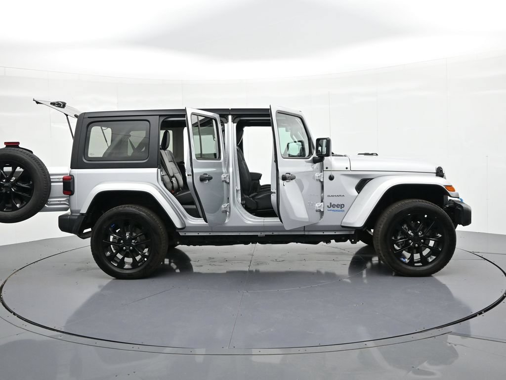 Used 2022 Jeep Wrangler Unlimited Sahara w/ Cold Weather Group AWD/4WD image 30