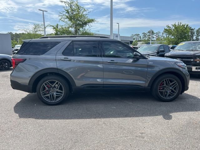 Certified 2026 Ford Explorer ST-Line w/ ST-Line Street Pack RWD image 3