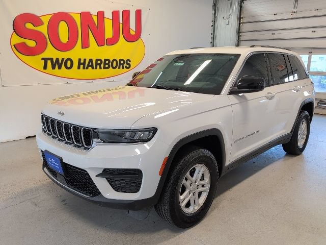 Used 2023 Jeep Grand Cherokee Laredo AWD/4WD image 1