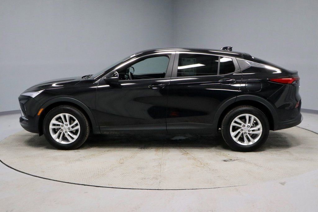 Used 2025 Buick Envista Preferred w/ Convenience II Package image 2