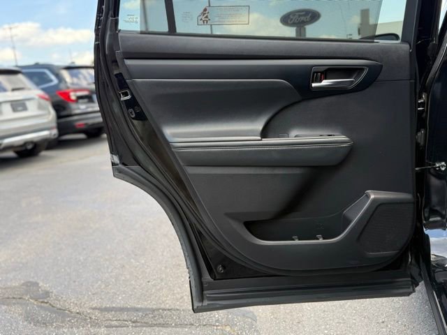 Used 2022 Toyota Highlander XSE image 28