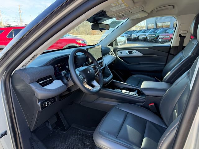 Certified 2025 Ford Explorer Active w/ Active Comfort Package image 3
