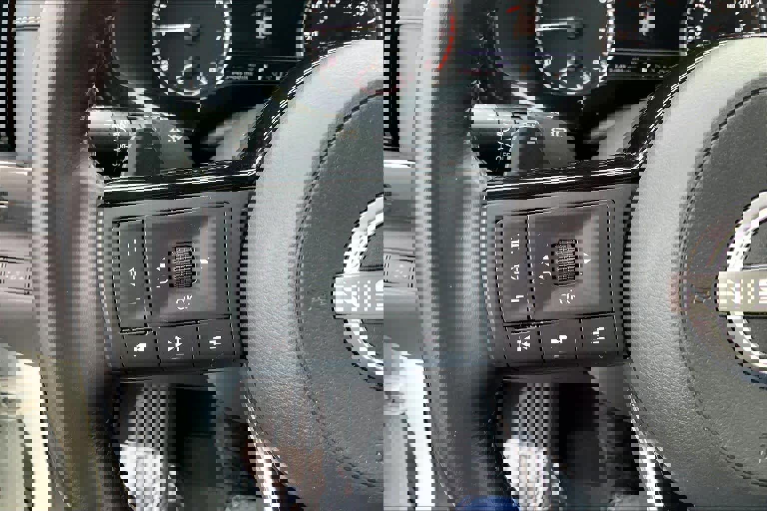 Used 2023 Nissan Pathfinder SL image 21