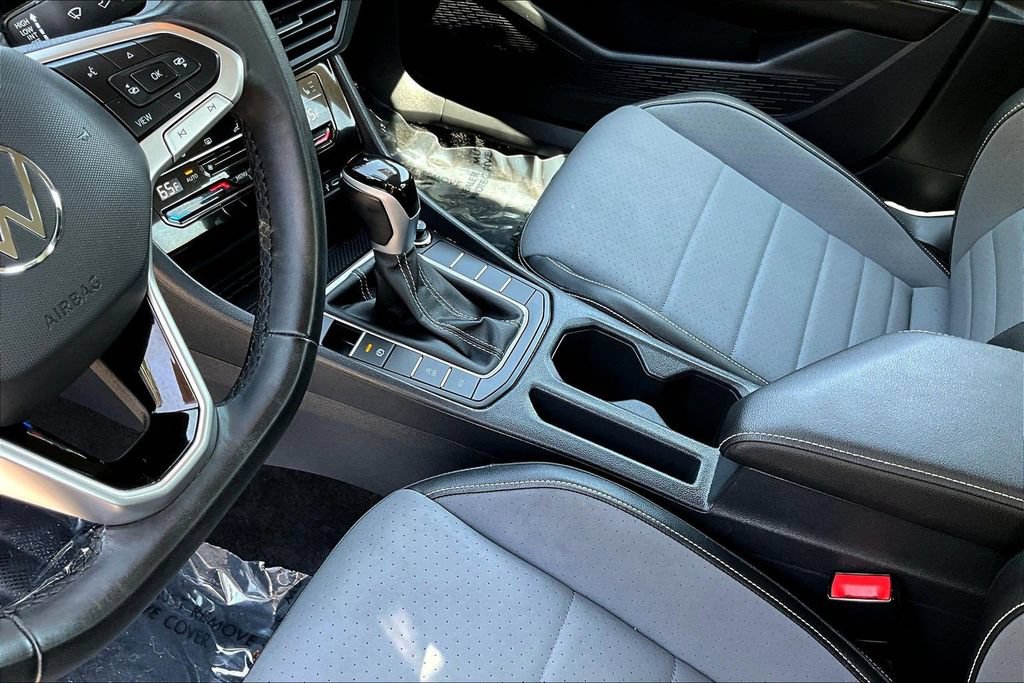 Used 2025 Volkswagen Jetta SE FWD image 19