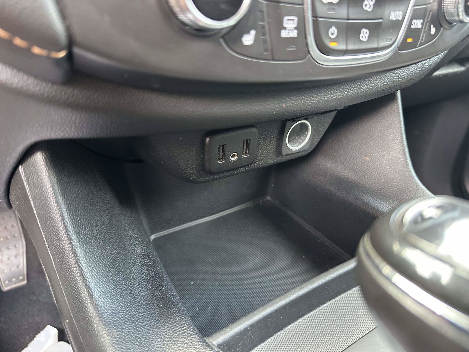 Used 2020 Chevrolet Traverse LT AWD/4WD image 23