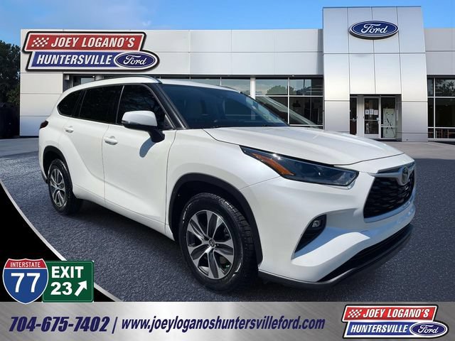Used 2021 Toyota Highlander XLE FWD image 1
