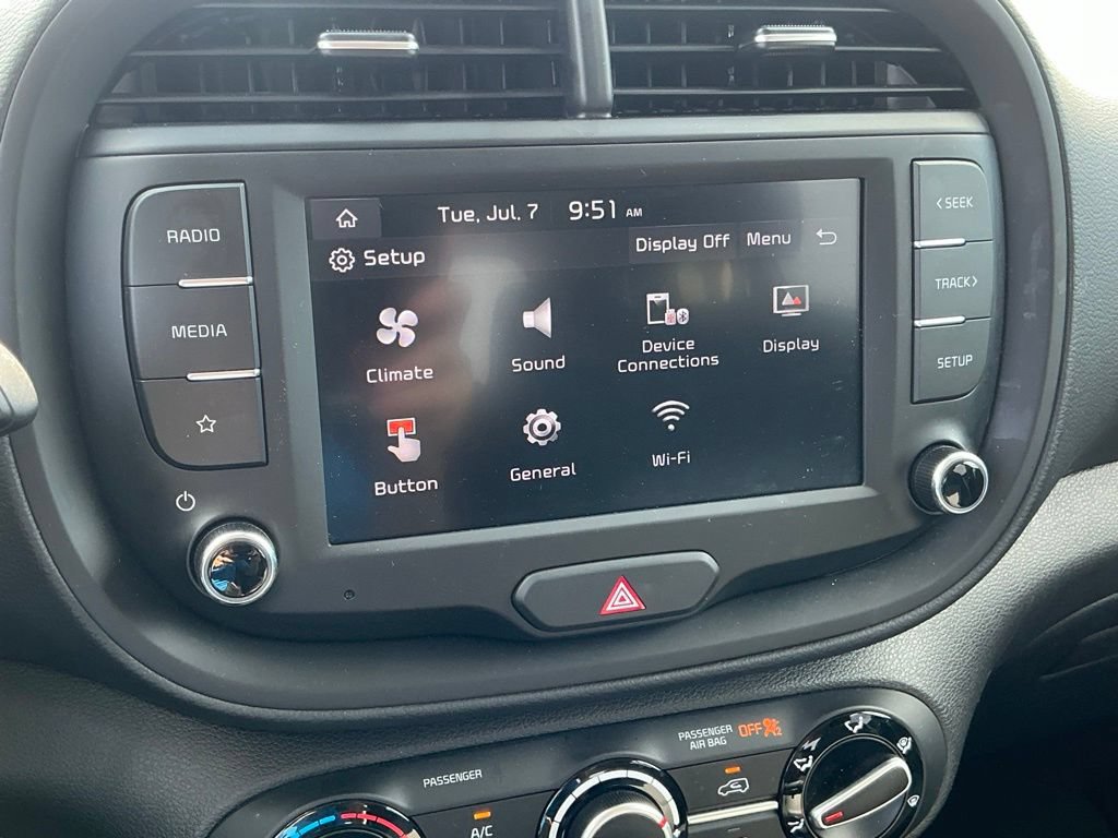 Used 2025 Kia Soul LX w/ LX Technology Package FWD image 33