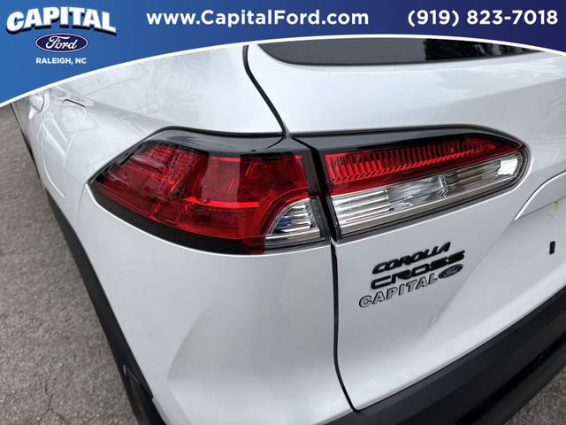 Used 2025 Toyota Corolla Cross AWD Hybrid w/ Moonroof Package image 15