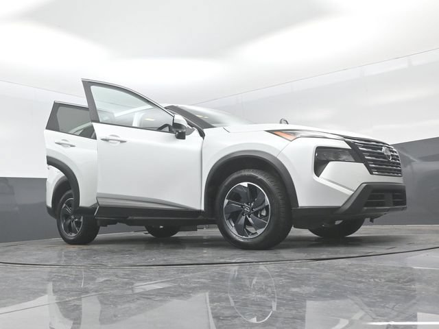 Used 2025 Nissan Rogue SV AWD/4WD image 31