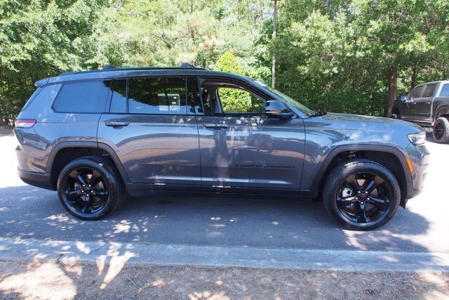 Used 2024 Jeep Grand Cherokee L Limited w/ Black Appearance Package AWD/4WD image 8