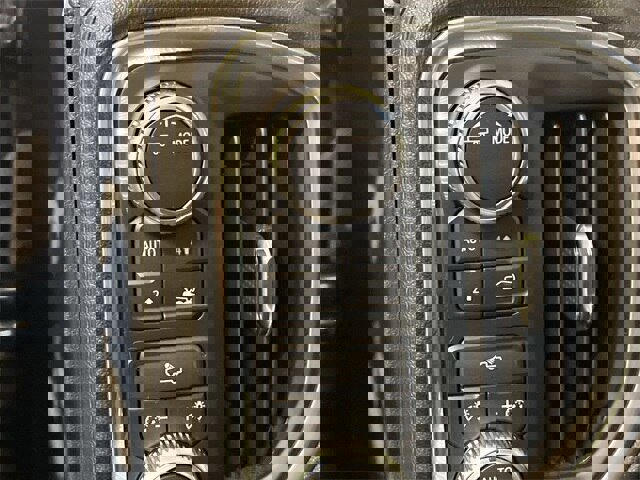 Used 2020 GMC Sierra 1500 SLE w/ Remote Start Package image 13