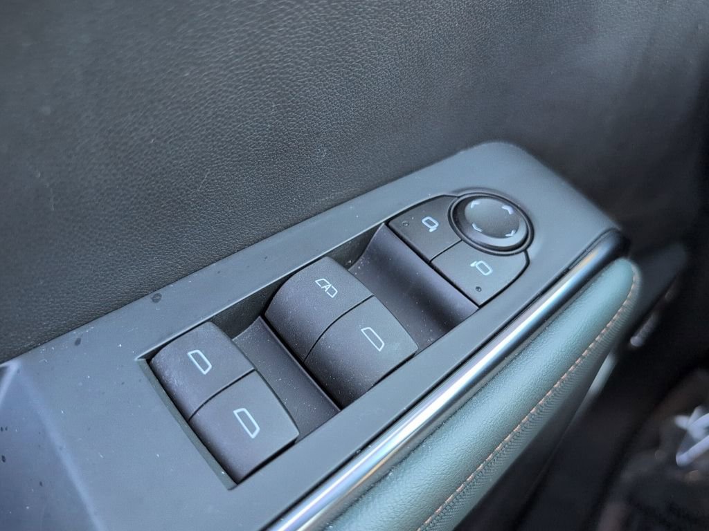 Used 2024 GMC Acadia AT4 w/ Luxury Package image 25