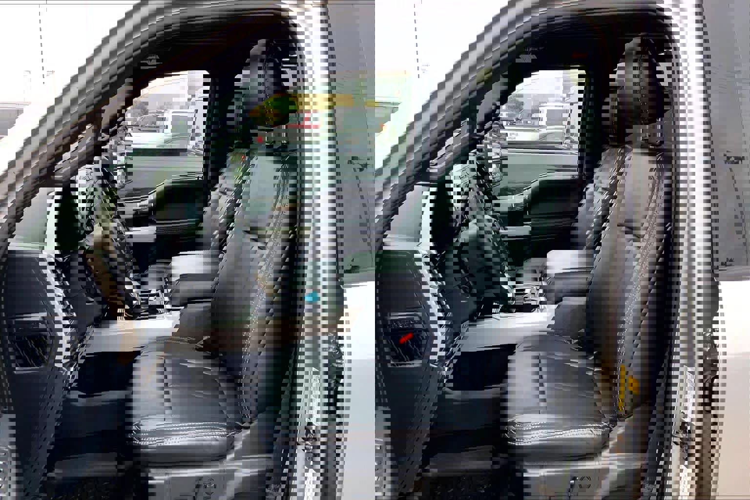 Certified 2022 Ford F350 Lariat w/ Lariat Ultimate Package image 10