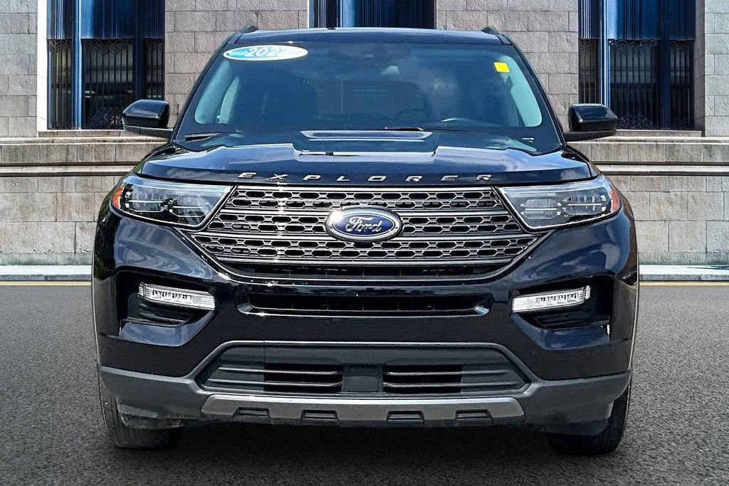 Certified 2022 Ford Explorer XLT w/ Equipment Group 202A AWD/4WD image 3