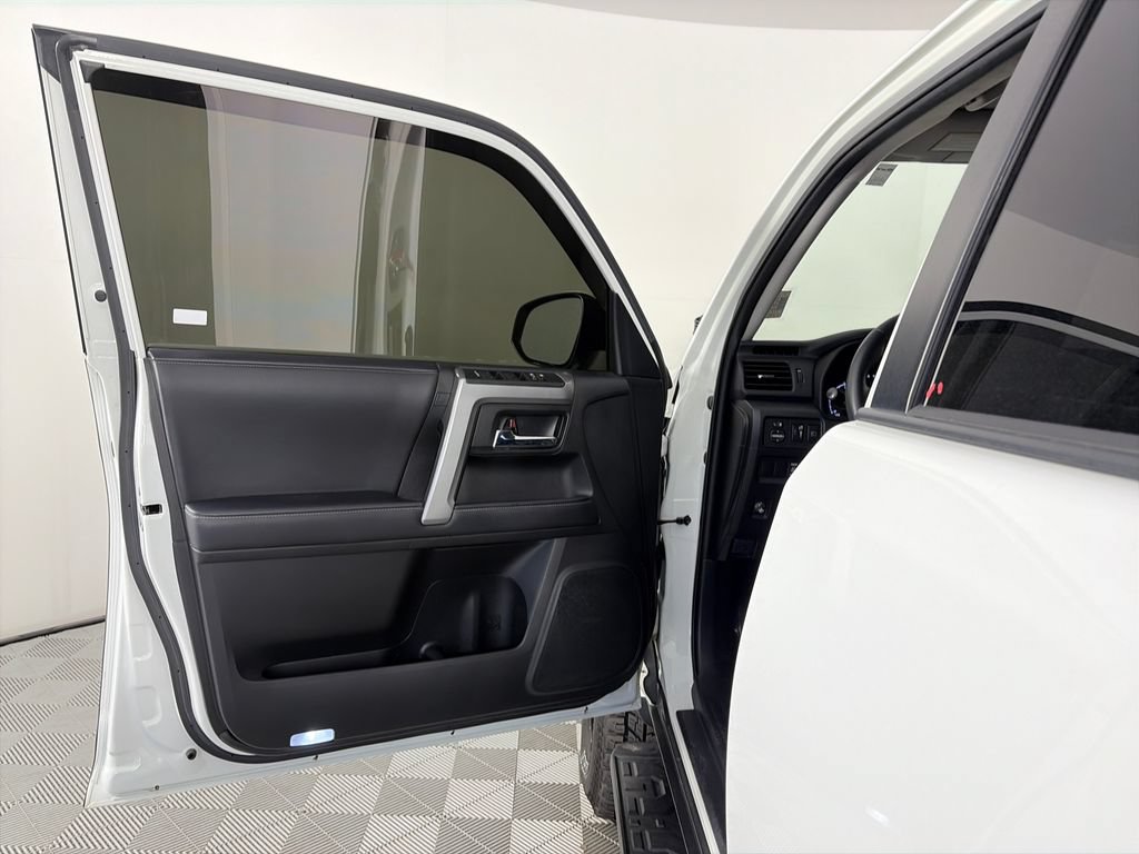 Used 2020 Toyota 4Runner 4WD image 10