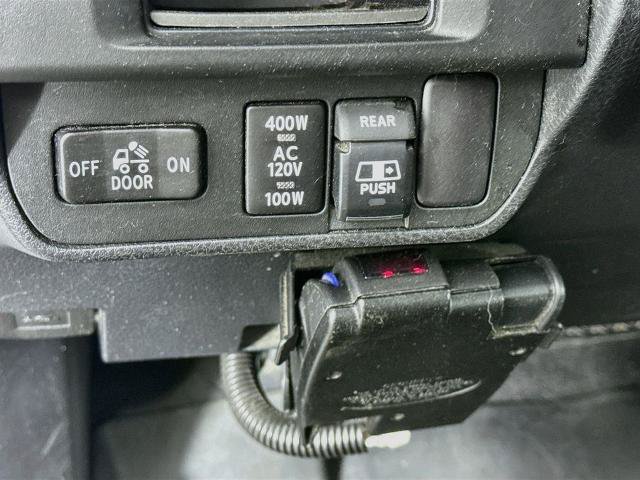Used 2017 Toyota Tacoma Limited w/ Tow Package AWD/4WD image 10