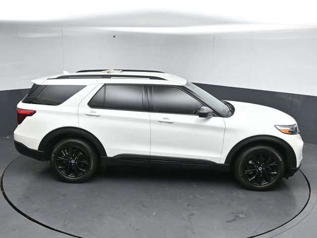 Certified 2022 Ford Explorer XLT w/ Equipment Group 202A AWD/4WD image 52