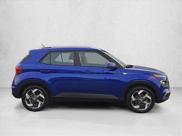 Used 2023 Hyundai Venue SEL FWD video 4