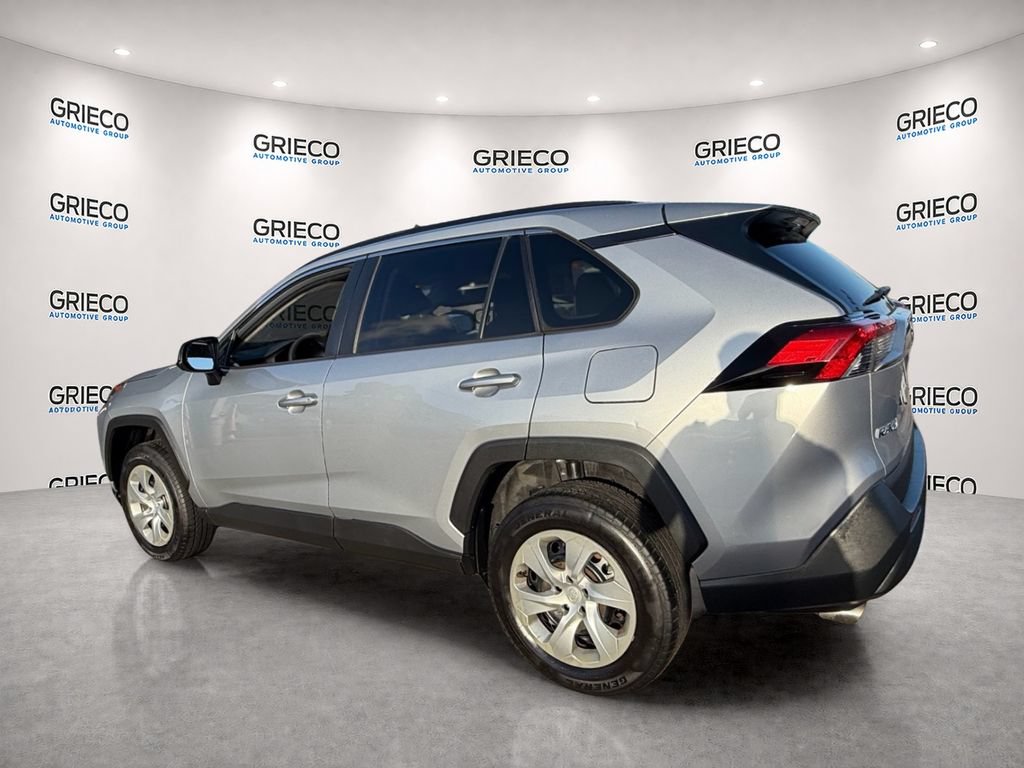 Used 2021 Toyota RAV4 LE FWD image 5