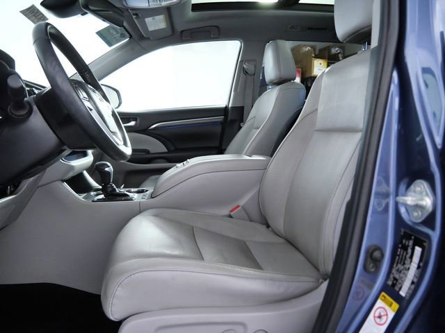 Used 2019 Toyota Highlander Limited Platinum AWD/4WD image 17