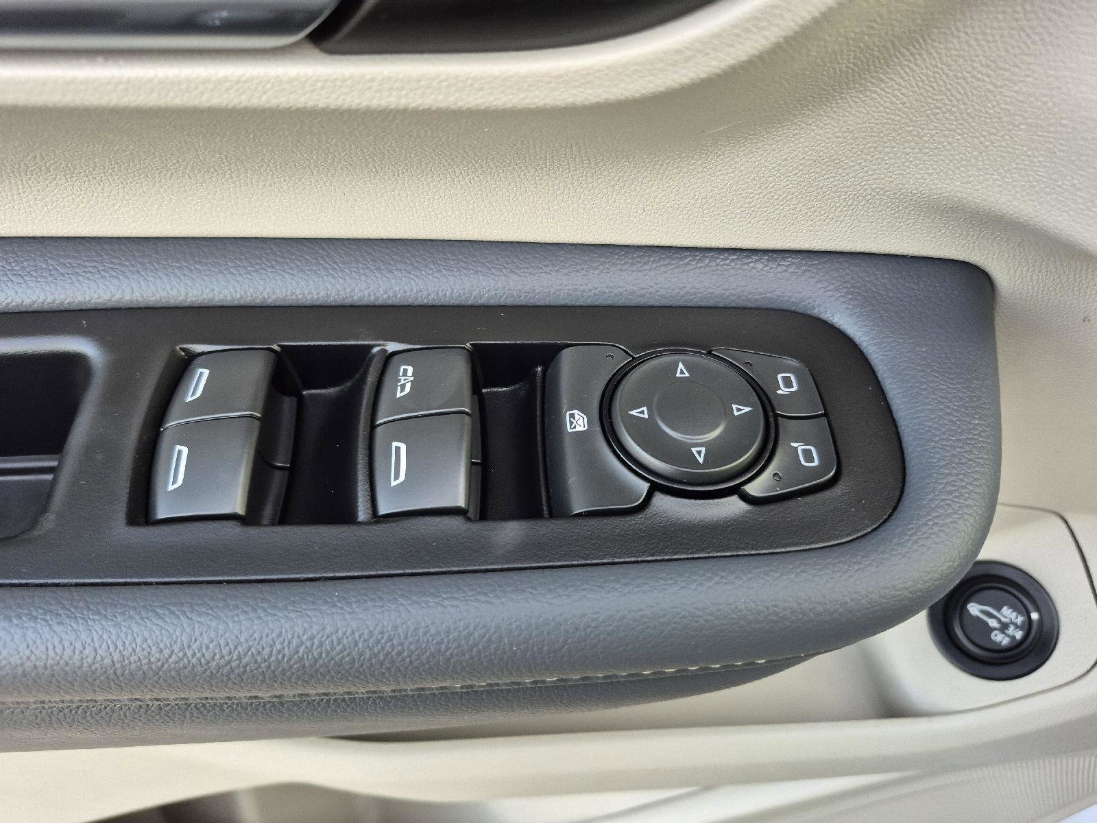 Used 2024 GMC Terrain Denali w/ Denali Premium Package image 11