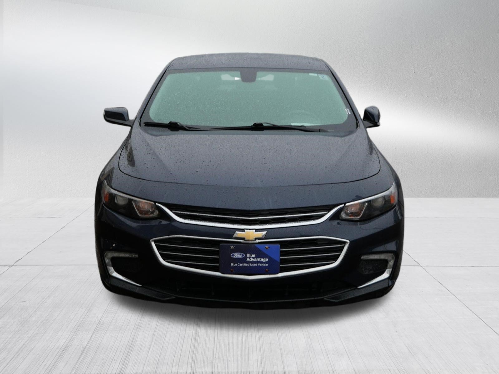Used 2017 Chevrolet Malibu LT FWD image 2