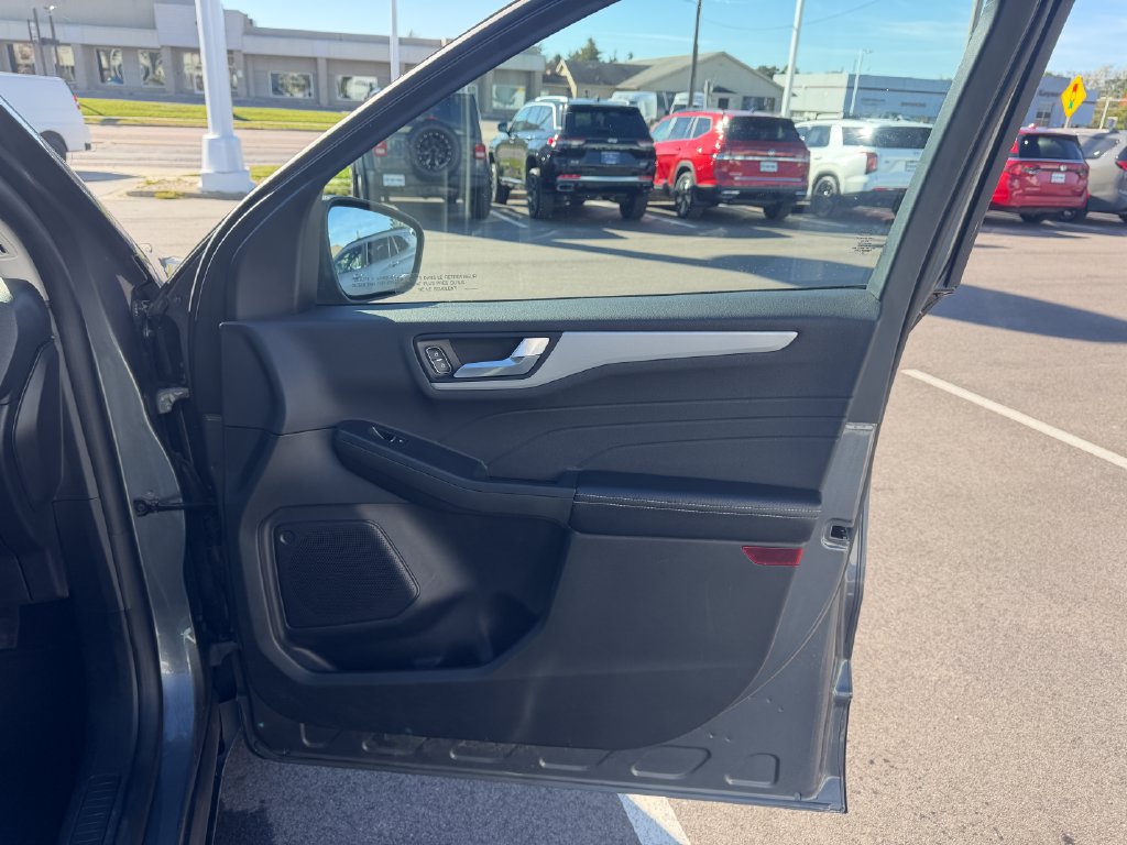 Certified 2024 Ford Escape Platinum AWD/4WD image 18