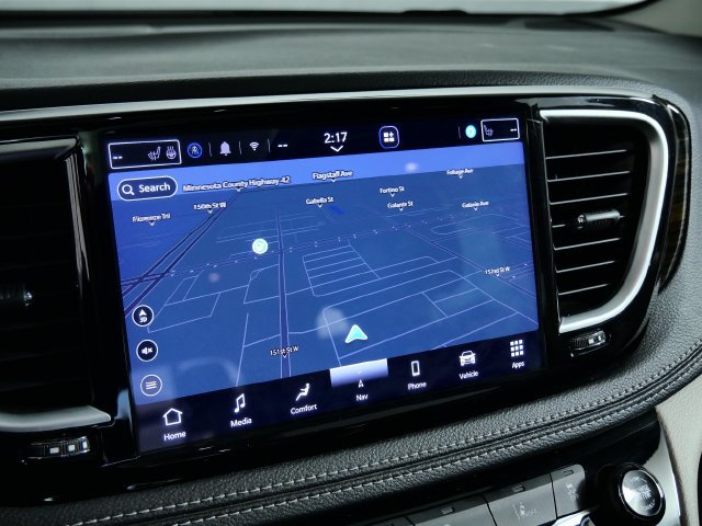 Used 2023 Chrysler Pacifica Limited FWD image 24