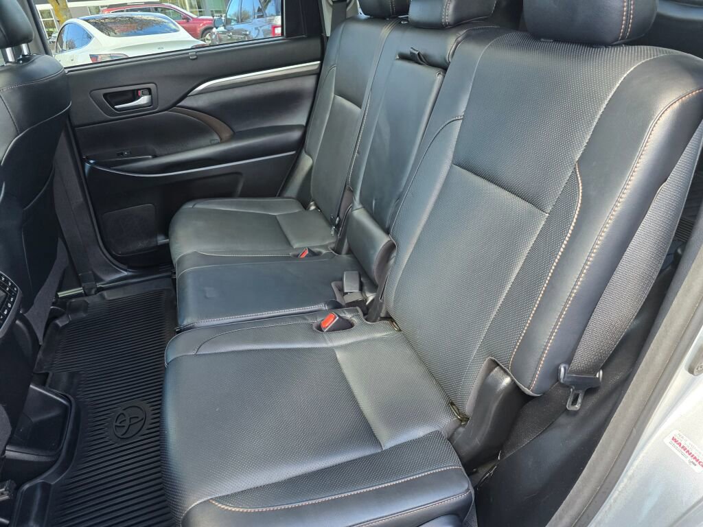 Used 2018 Toyota Highlander Limited Platinum AWD/4WD image 13
