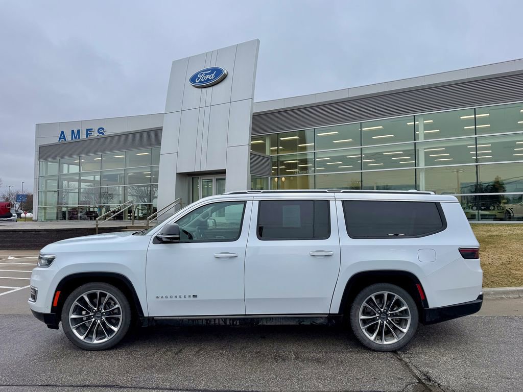 Used 2023 Jeep Wagoneer L Series III w/ Premium Group I image 5
