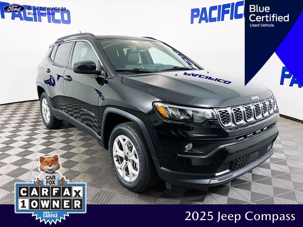 Used 2025 Jeep Compass Latitude w/ Sun & Sound Group AWD/4WD image 1