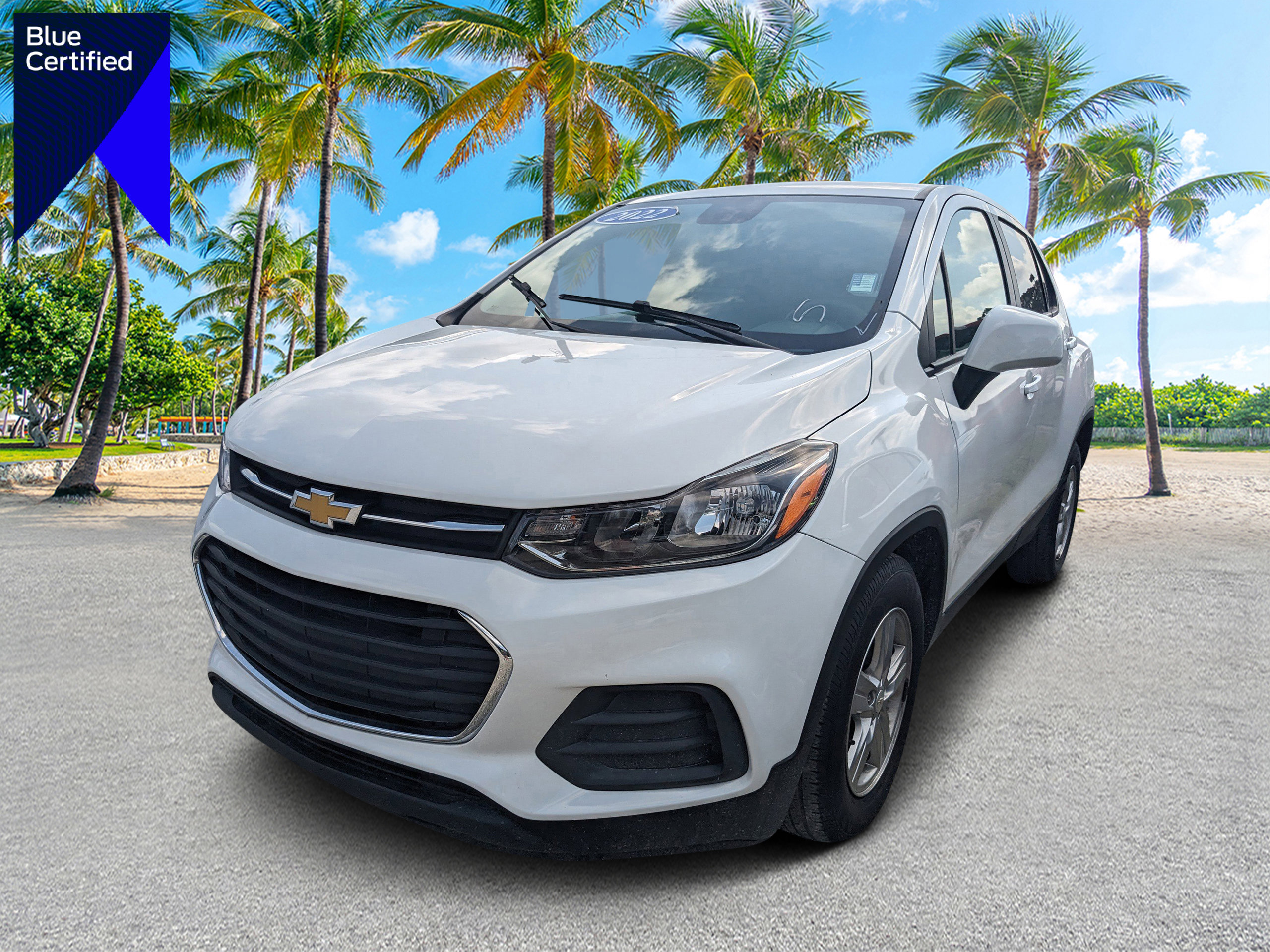 Used 2022 Chevrolet Trax LS w/ Tint and Cruise Package image 1