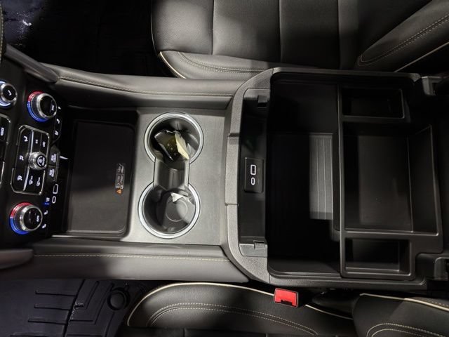 Used 2023 GMC Yukon SLT w/ SLT Luxury Package AWD/4WD image 31
