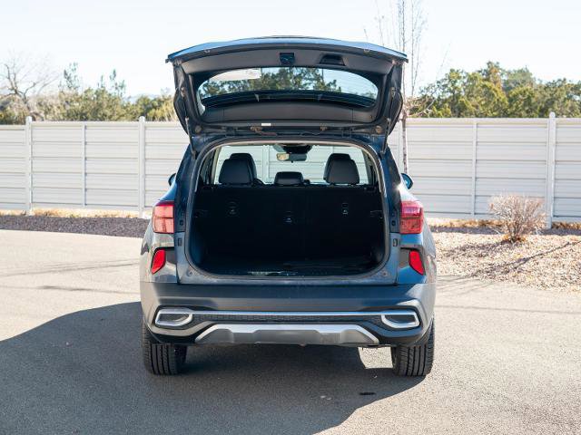Used 2022 Kia Seltos Nightfall Edition image 12