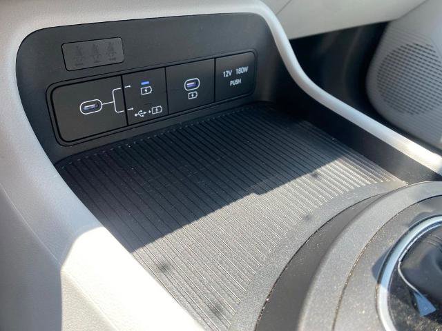 Used 2025 Hyundai Kona SEL FWD image 23
