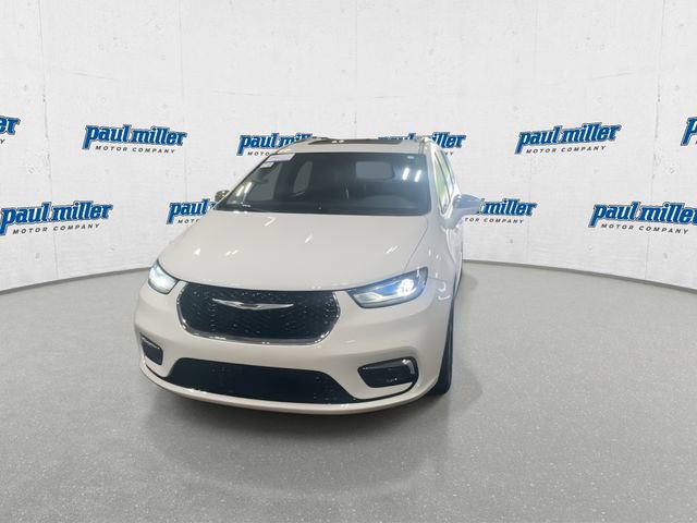 Used 2022 Chrysler Pacifica Limited AWD/4WD image 4