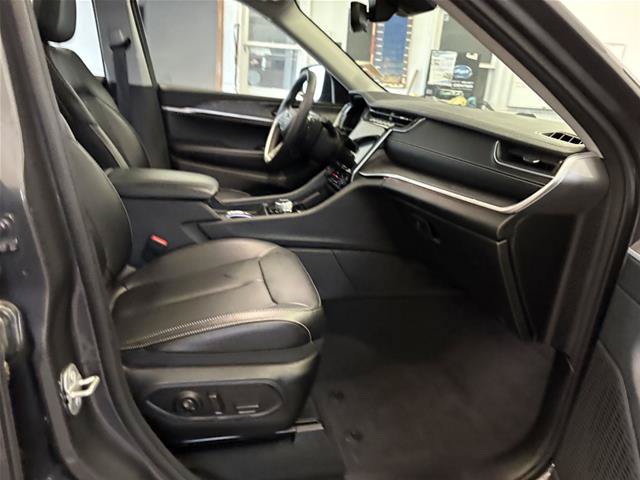 Used 2024 Jeep Grand Cherokee L Limited AWD/4WD image 37
