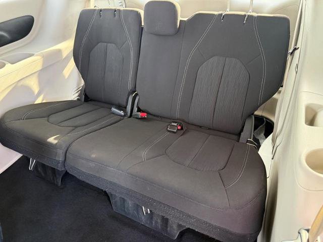 Used 2022 Chrysler Voyager LX image 10