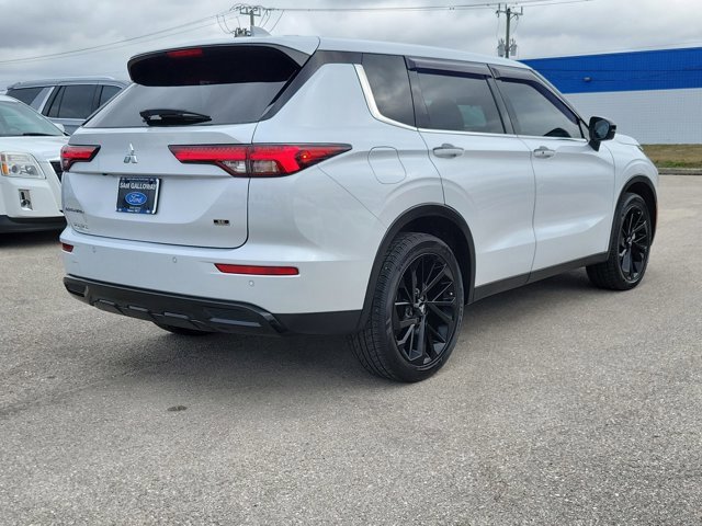 Used 2023 Mitsubishi Outlander SE image 4