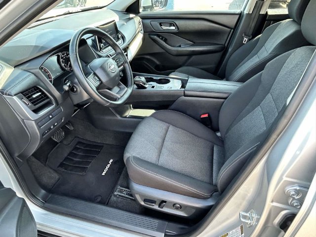 Used 2025 Nissan Rogue SV FWD image 24