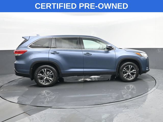 Used 2019 Toyota Highlander Plus AWD/4WD image 4