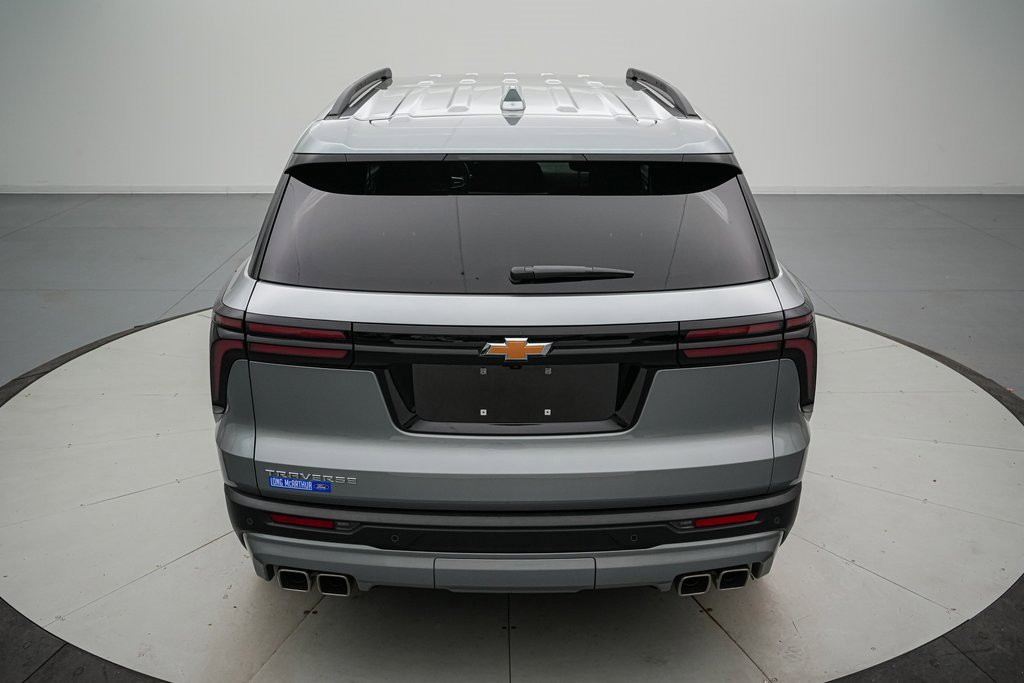 Used 2025 Chevrolet Traverse LT image 5
